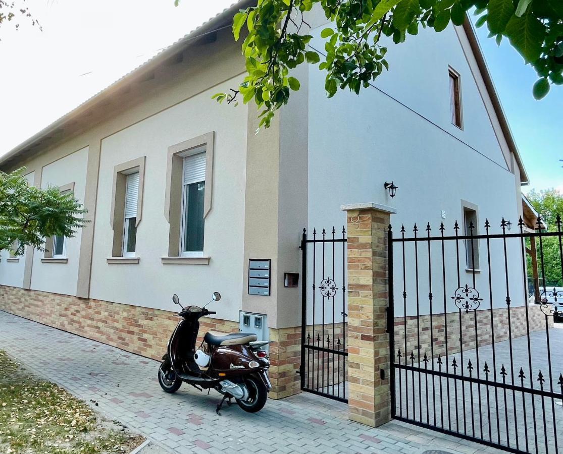 Voeroesmarty Apartmanhaz Makó 외부 사진